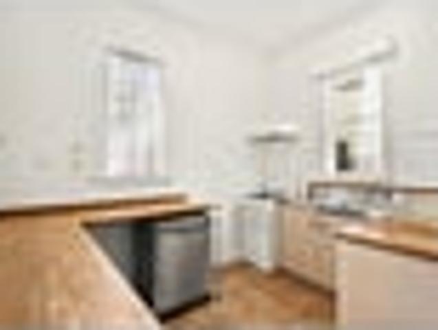 Newtown, 2 bedrooms, $590 pw