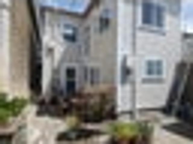 Newtown, 3 bedrooms, $650 pw