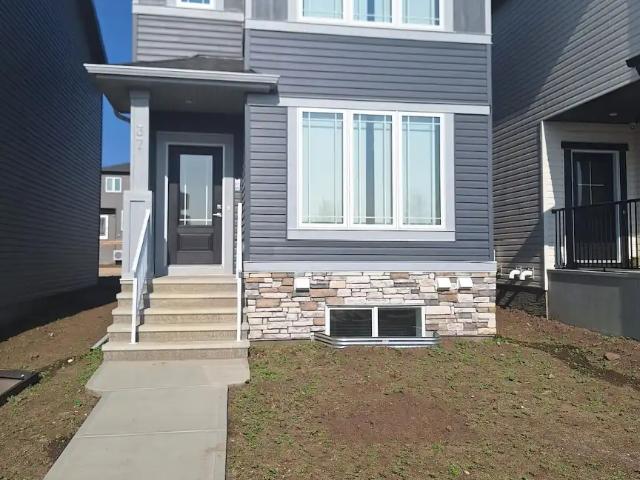 New 3 bed 2.5 bath Main floor with Double Car Garage