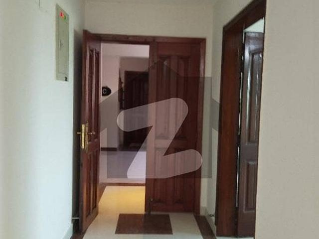 New 3 Bed Room Apartment Available For Rent in Askari