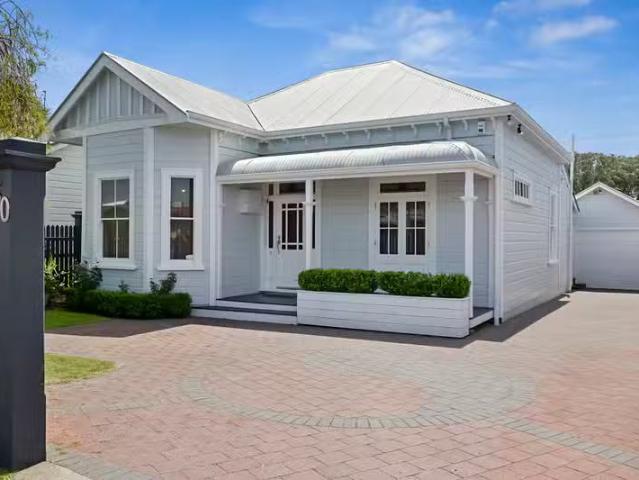 Charming 3 BR CENTRAL CHARACTER VILLA – First National Real Es.