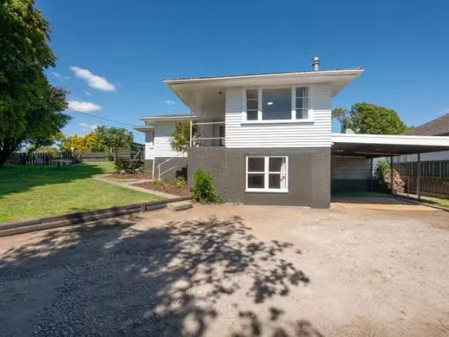Just in! 3 BR Sunny, Spacious & Move In Ready – First National.