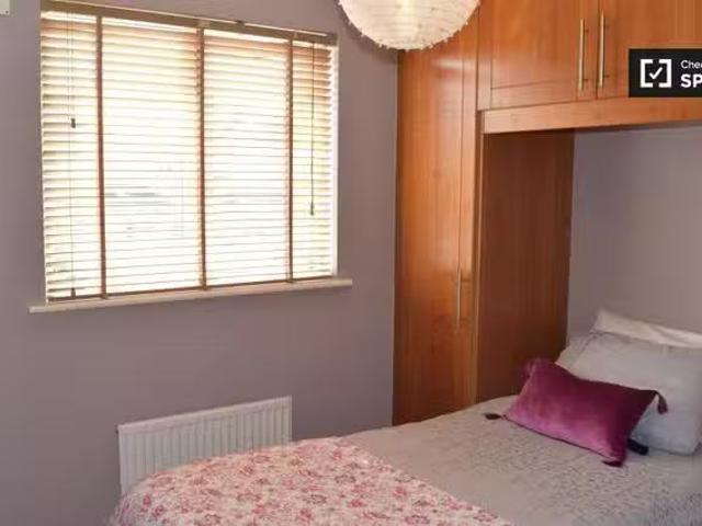 Just in! 1 BR Furnished room in 4 bedroom house in Malahide, D.