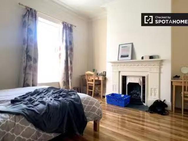 Nice 1 BR Large room in shared apartment in Stoneybatter, Dublin