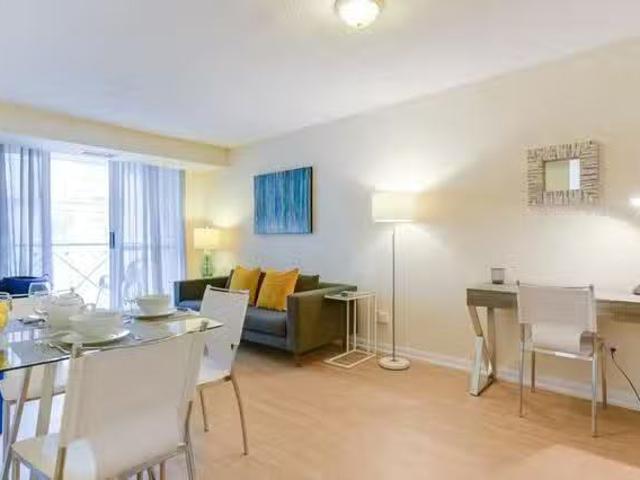 Deal! 1 BR Queen Street West