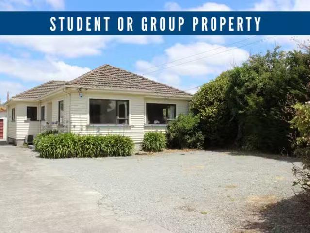 Nice 2 BA Fantastic 6 Bedroom Student Rental First National.
