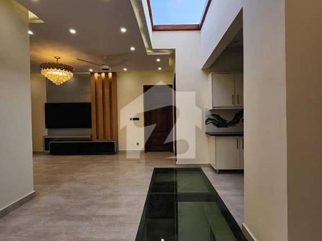 New 300 Yard Dream Home: Your Luxury Oasis Awaits