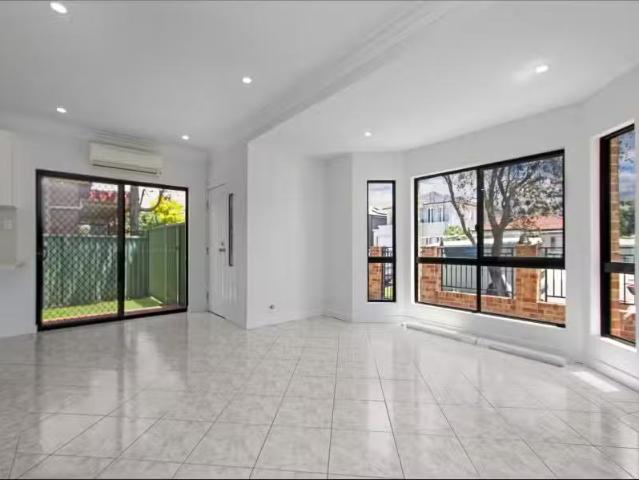 Rental! 37a Kendall Street, Sans Souci Townhouse for rent Lis.