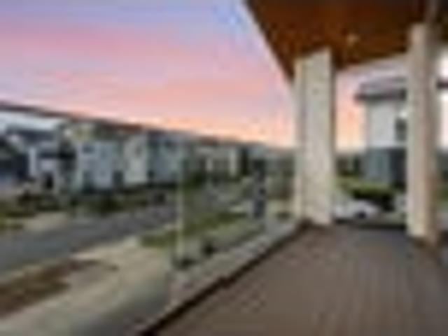 New 7 ensuites including 2 kitchens by Sea, Karaka