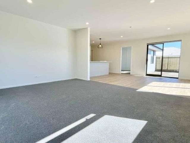 New 4 bedroom in Pinewood Grange