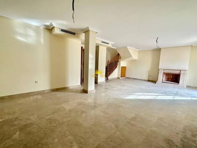 NEW 4 BEDROOM PENTHOUSE WITH SUNROOF FOR RENT IN TORREVIEJA ALICANTE