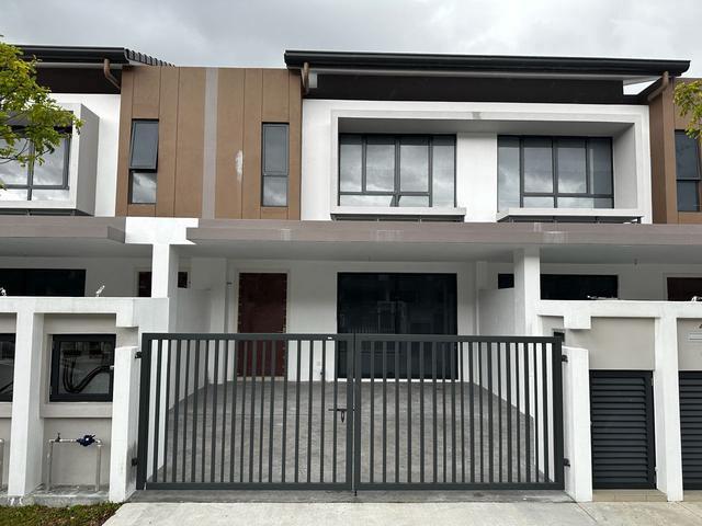 New Completed 2 Storey Blooming Residence Kota Emerald West