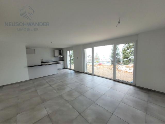 New construction and sunny terrace | dreamo. Ch