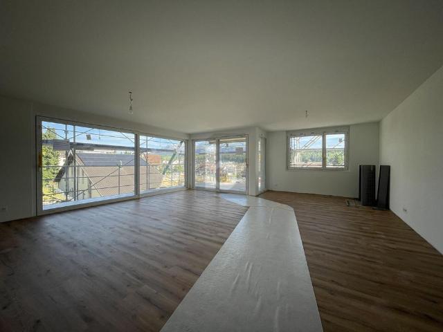 NEW CONSTRUCTION WITH A WIDE VIEW