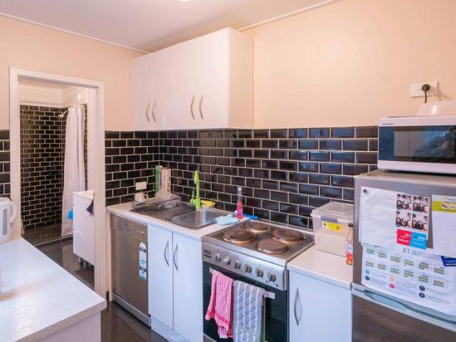 New Carpet & Paint 4 Bedroom Student Flat For 2027