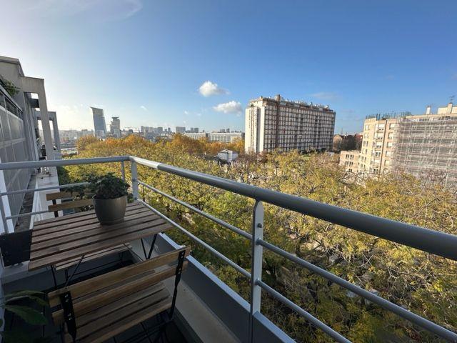 New and carefully furnished three room apartment with a wonderful view of Paris, Paris Amsterdam Apartments for Rent