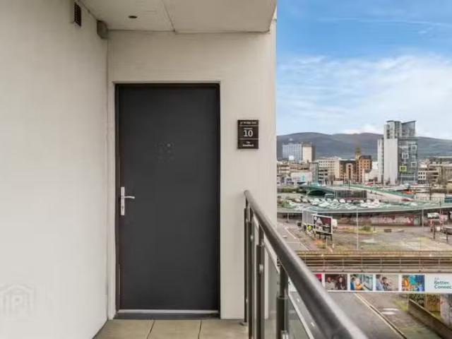 Nice Apt 10 Sandford Building, 35 55 Bridge End