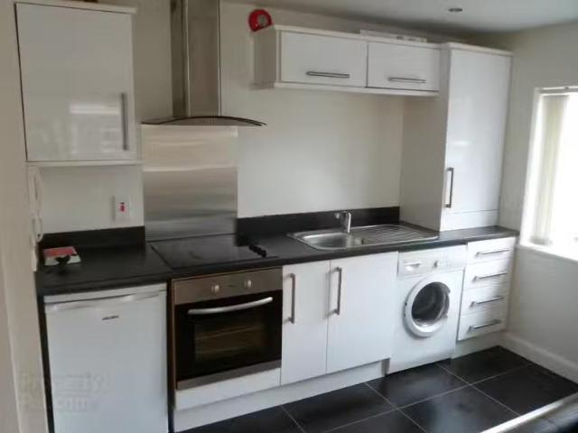 Rental! Apt 3, 53 University Street