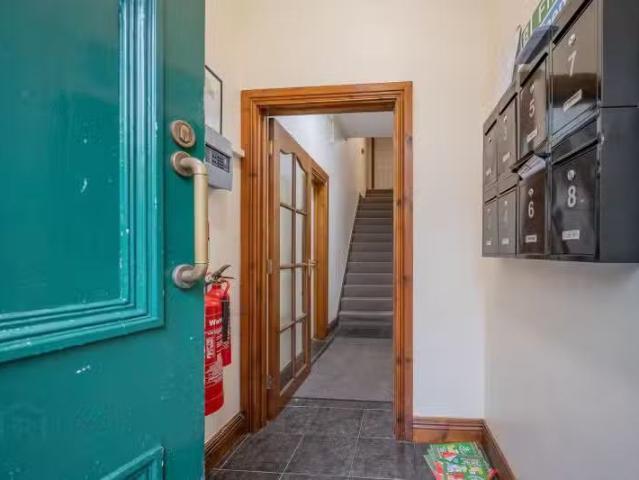 Cozy Apt 4, 85 Eglantine Avenue