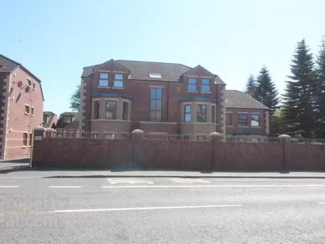 Charming Apt 6, 699 Antrim Road