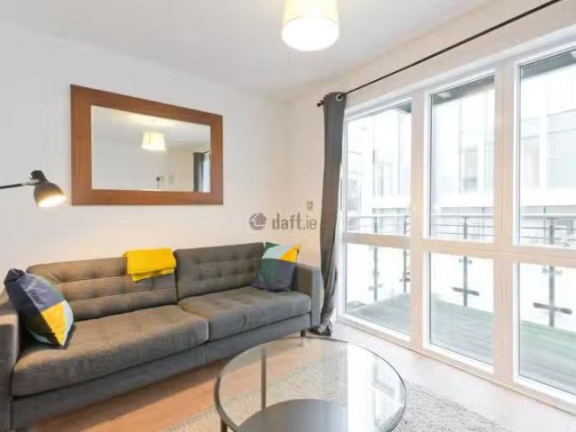 Deal! Apartment 204, Longboat Quay South Apartments, Hanover Q.
