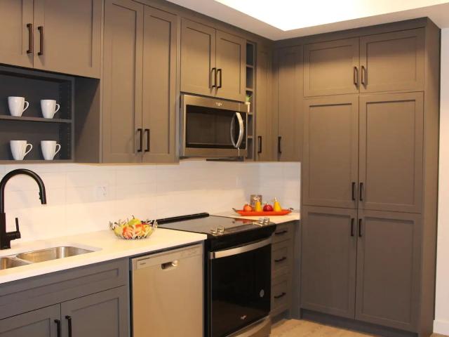 Beautiful 1 Bed/ 1 Bath Condo with parking