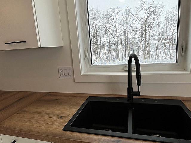 New Beautiful 4 Bdr + 2 Bath House For Rent In Kleefeld