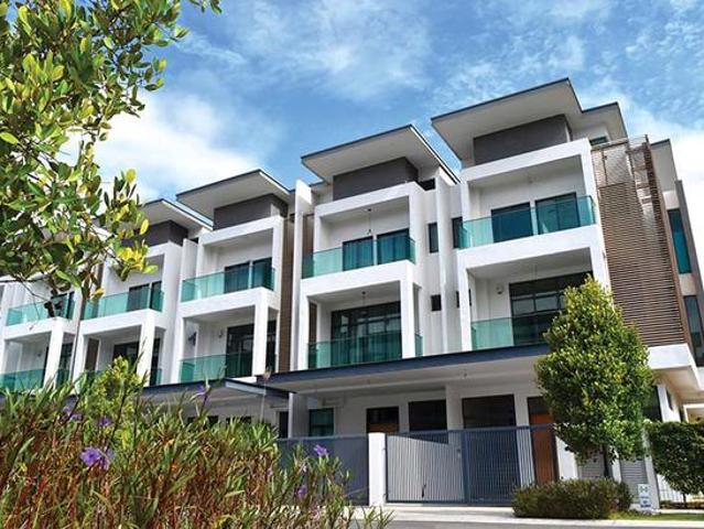 New big Freehold Cheras 3sty house alam damai near seri kembangan
