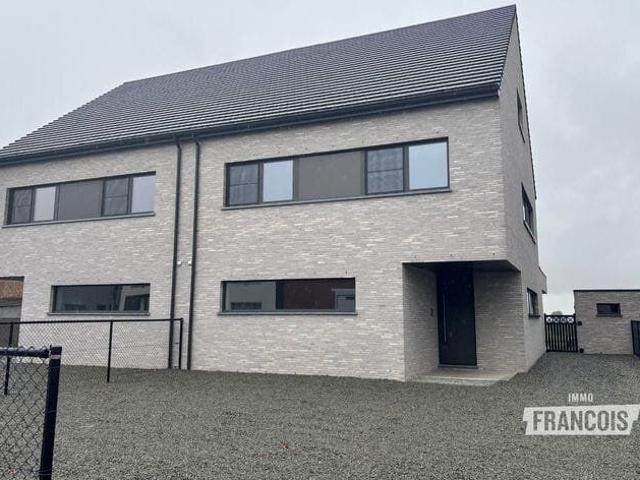 New build home with 3 bedrooms, dressing room and multifunc…