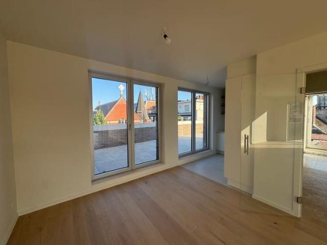 New build penthouse with huge terrace, prime location