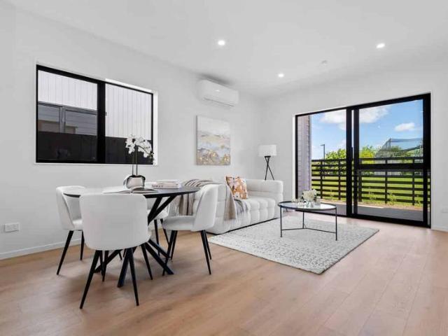New Build Townhouse in Kelston