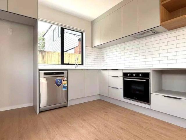 New Bulid 4 Bedroom Home in One Tree Hill