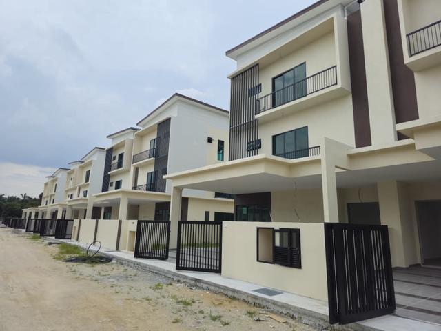 New Gated Luxury Living Premium Semi D