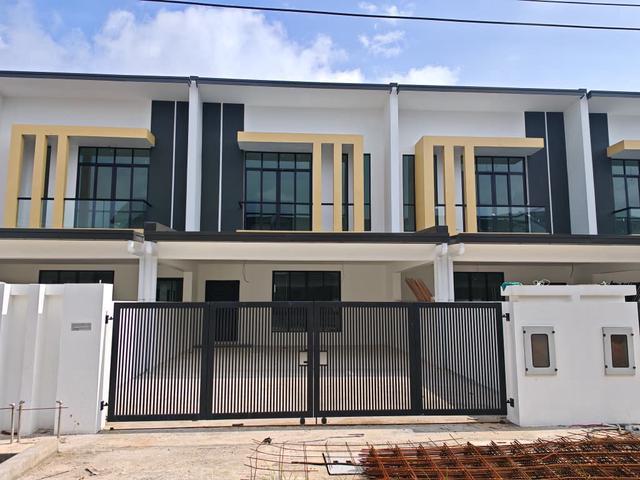 New Double Storey Terrace Intermediate Can park 4 cars