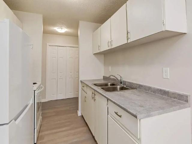 New Delton Apartments 1 Bedroom Apartment for Rent at 12430 82 St Nw, Edmonton, AB T5B 2X4 Eastwood