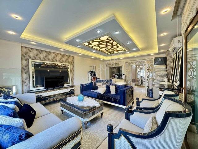 New Formdan Mezitli Merkezde Havuzlu Sitede 4+1 Satılık Daire