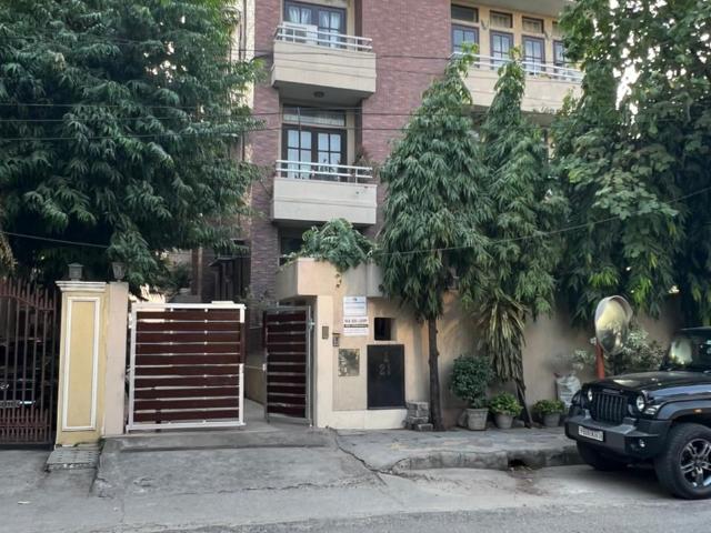 New Friends Colony 4 Bedroom 3500 Sq. Ft. Builder Floor in New Friends Colony Delhi Listing ID: #10035
