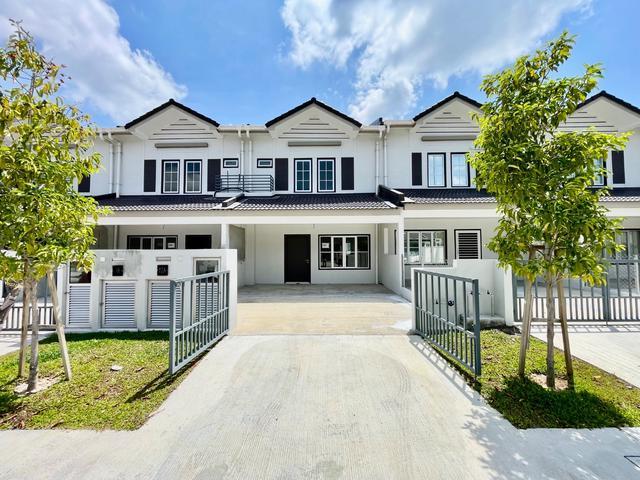 NEW HOUSE FOR SALE M Senyumia Bandar Baru Salak Tinggi Sepang