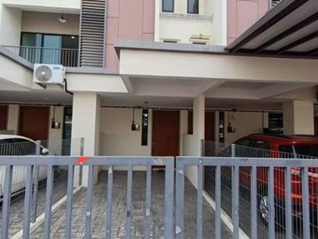 New House Townhouse Elegan Residensi Putra Perdana Puchong