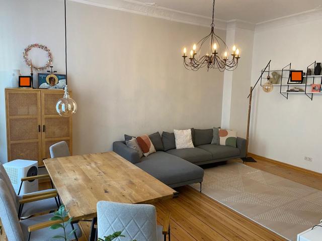 NEW: Historic charm meets urban vibe – furnished 3 room apartment in the heart of Stuttgarter Platz