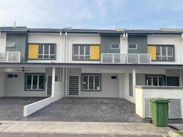 New HSE 2Storey Extendd privacy AREA at back BIG Prkng NCyberputraKL