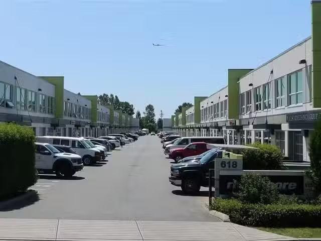 Charming Industrial for lease in Vancouver, Vancouver East, 10.