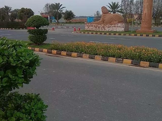 New Lahore city 10 Marla Plot on Ground Fasing park overseas Block Lahore Zaitoon New Lahore City ID 05747