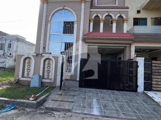 New lahore city phase 2 5 marla brand new modern design house available for sale hot location