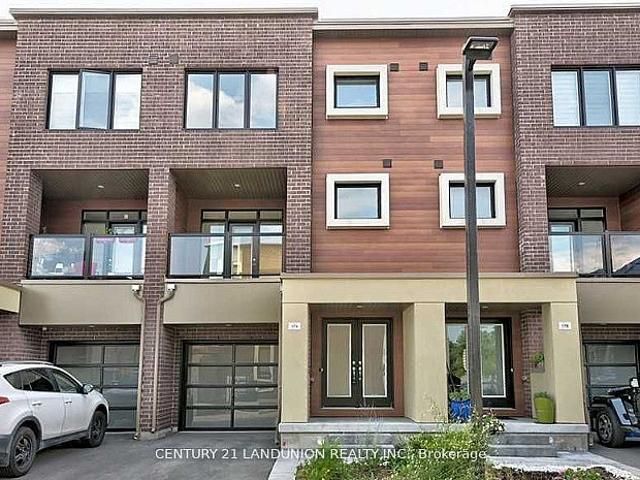 New Luxury 3 Bedrooms, 3 Story Th, In The Heart Of Thornhill