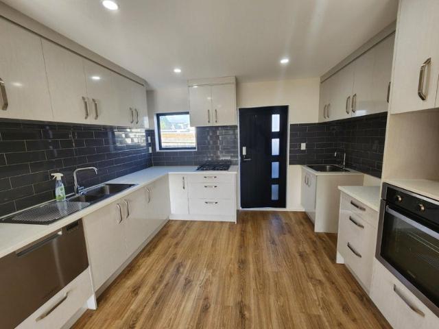 new lynn, 2 bedrooms