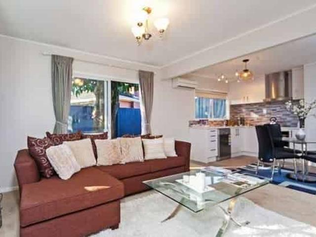 New Lynn 3 Bedroom House Available for Rent