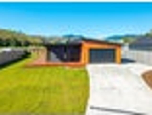 New Modern Living With Parking!