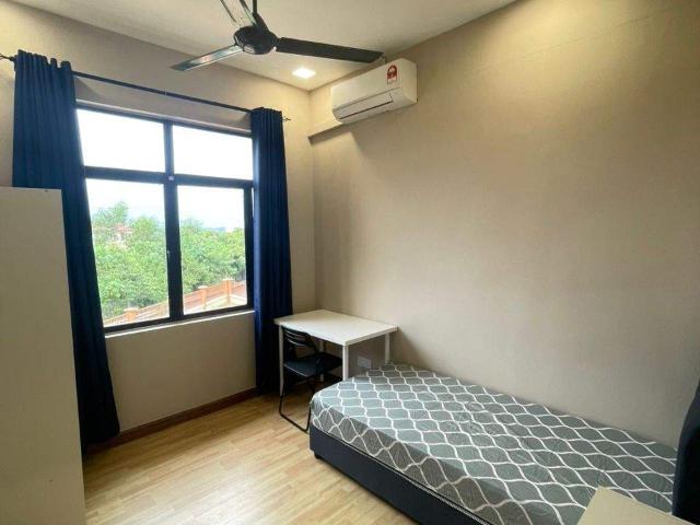 NEW Medium Room Near Bandar Puteri Puchong