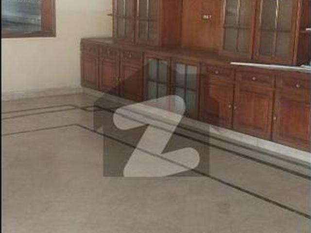New Muslim Main wahdat Rod 4 Kanal Comercial dubal story 26 Rooms 2 Get big parking office school college university health institution ky ly ideol Muslim Town